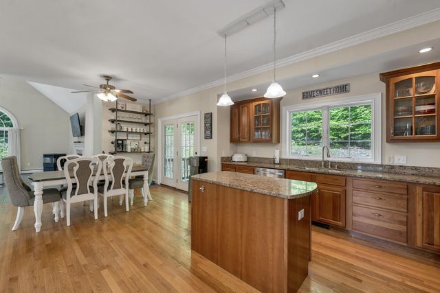 8 STONE FARM Road, Barrington, NH 03825