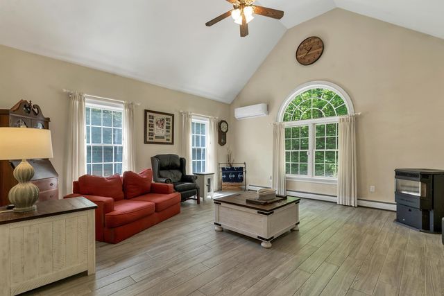 8 STONE FARM Road, Barrington, NH 03825