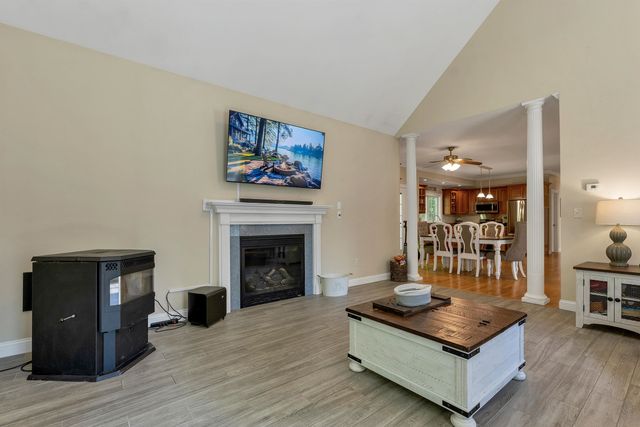 8 STONE FARM Road, Barrington, NH 03825