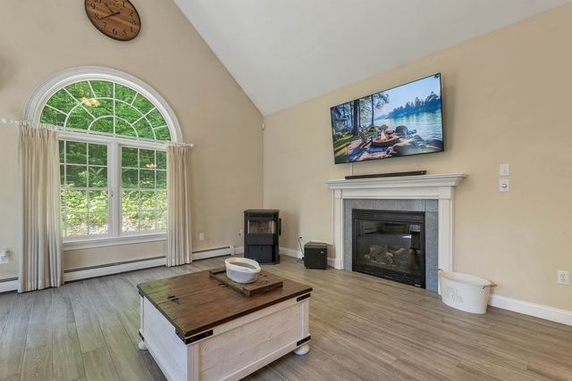 8 STONE FARM Road, Barrington, NH 03825