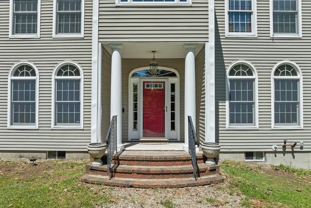 8 STONE FARM Road, Barrington, NH 03825