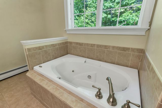 8 STONE FARM Road, Barrington, NH 03825