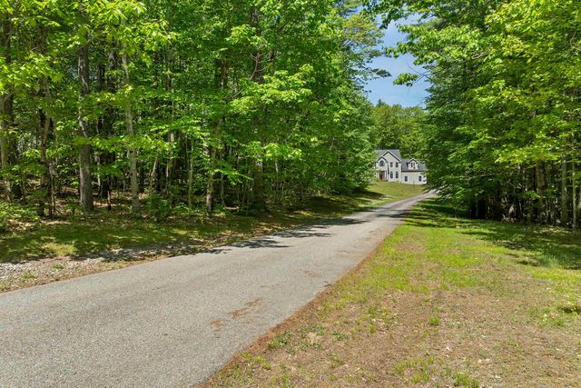 8 STONE FARM Road, Barrington, NH 03825