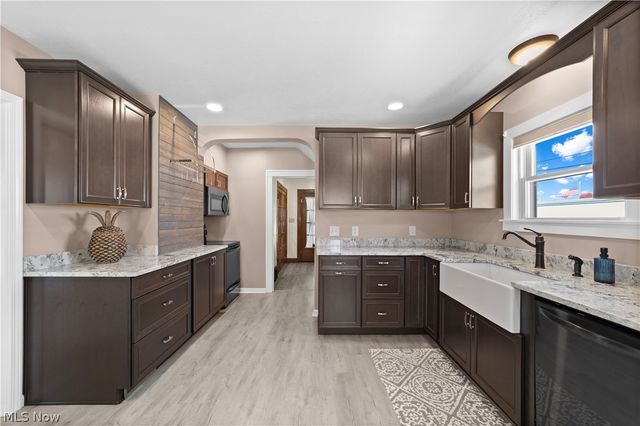 5641 Ridge Road, Parma, OH 44129
