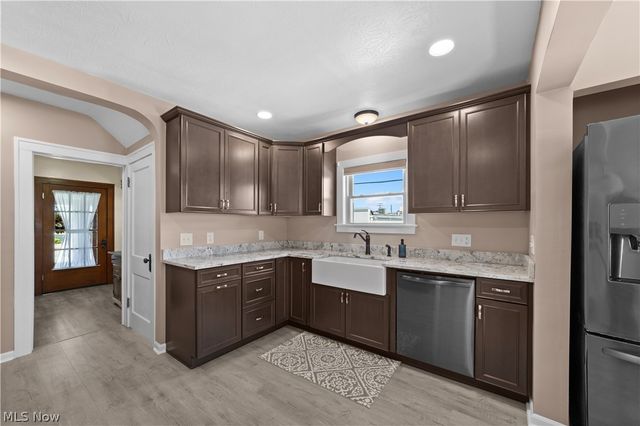 5641 Ridge Road, Parma, OH 44129