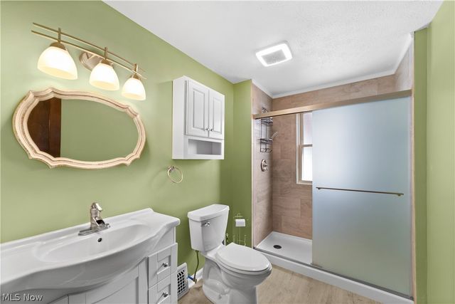 5641 Ridge Road, Parma, OH 44129