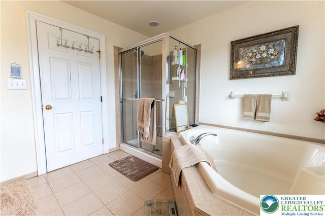4415 Crosswinds Drive, Bethlehem Twp, PA 18045