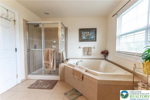 4415 Crosswinds Drive, Bethlehem Twp, PA 18045