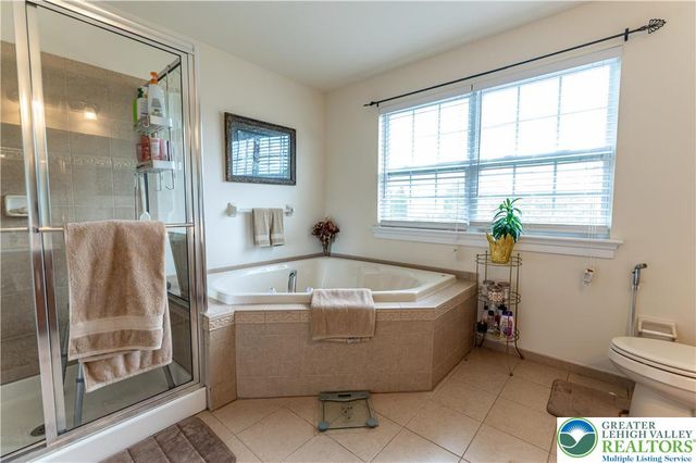 4415 Crosswinds Drive, Bethlehem Twp, PA 18045