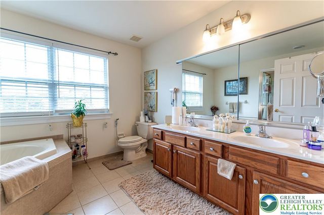 4415 Crosswinds Drive, Bethlehem Twp, PA 18045