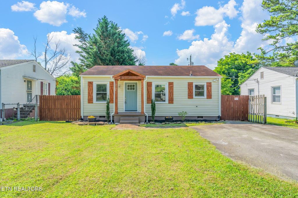 2730 Carson Ave, Knoxville, TN 37917