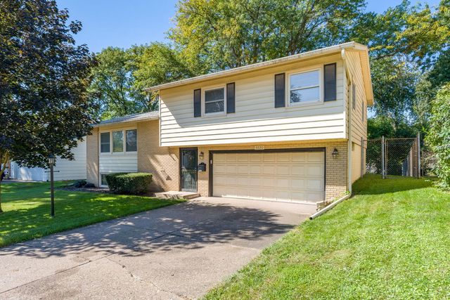 3220 Kenwood Avenue, Davenport, IA 52807