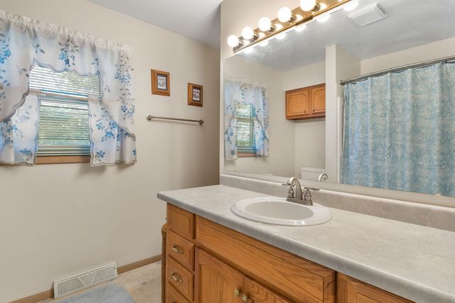 3220 Kenwood Avenue, Davenport, IA 52807