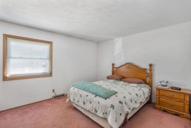 3220 Kenwood Avenue, Davenport, IA 52807