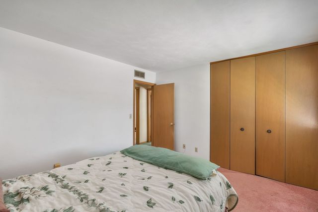 3220 Kenwood Avenue, Davenport, IA 52807