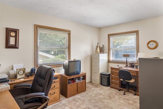 3220 Kenwood Avenue, Davenport, IA 52807