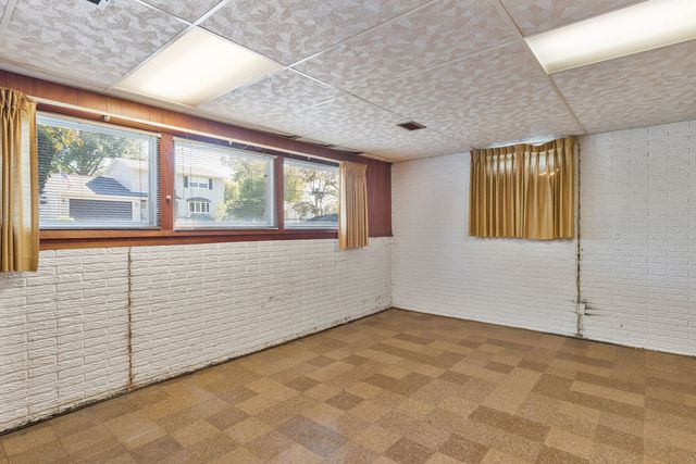 3220 Kenwood Avenue, Davenport, IA 52807
