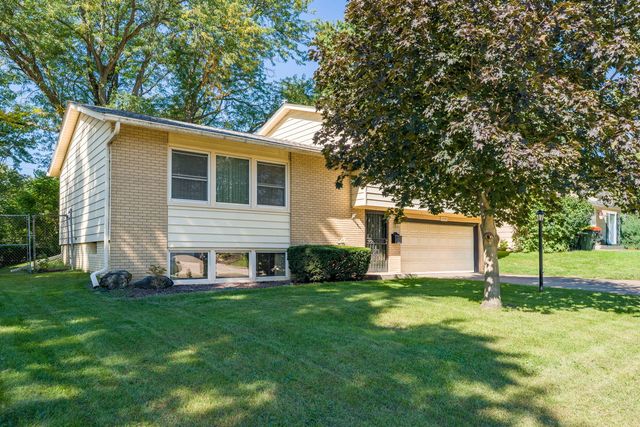 3220 Kenwood Avenue, Davenport, IA 52807