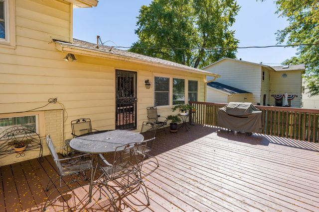3220 Kenwood Avenue, Davenport, IA 52807
