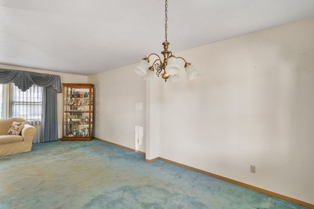 3220 Kenwood Avenue, Davenport, IA 52807