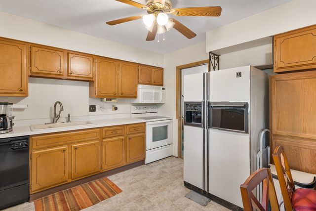 3220 Kenwood Avenue, Davenport, IA 52807