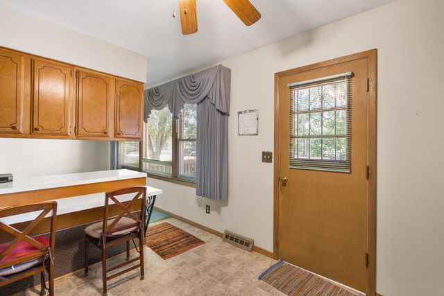 3220 Kenwood Avenue, Davenport, IA 52807