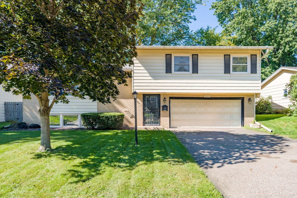 3220 Kenwood Avenue, Davenport, IA 52807