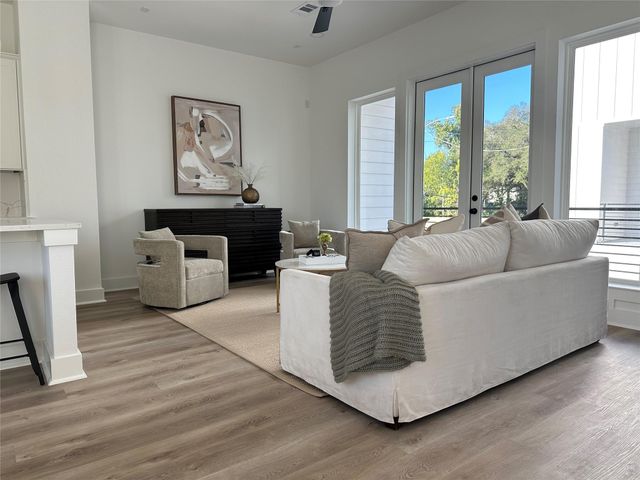 812 Elkhart Street B, Houston, TX 77091