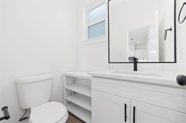 812 Elkhart Street B, Houston, TX 77091