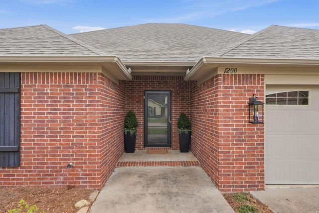1200 Calloway Dr, Conway, AR 72034