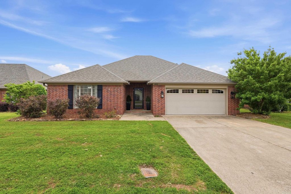 1200 Calloway Dr, Conway, AR 72034