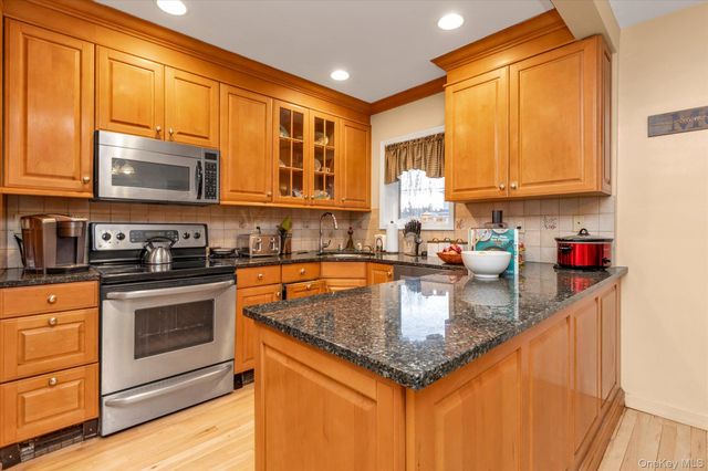 87 Powell Avenue, Merrick, NY 11566