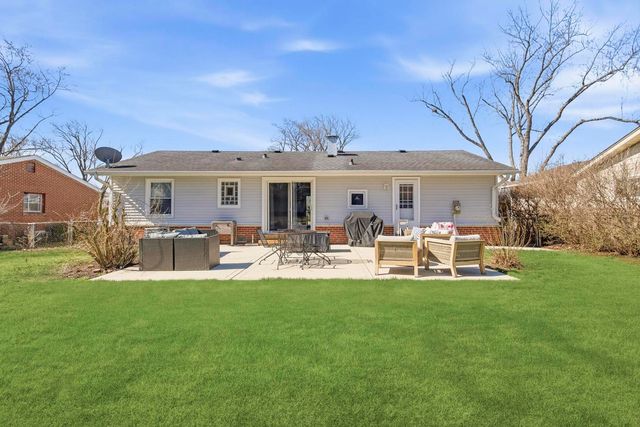 581 Charing Cross Road, Elk Grove Village, IL 60007