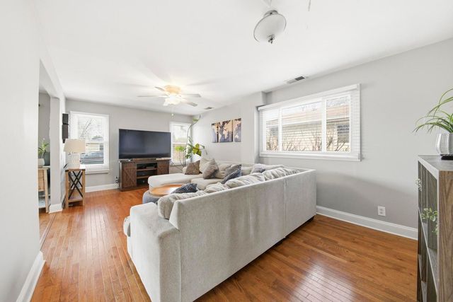 581 Charing Cross Road, Elk Grove Village, IL 60007