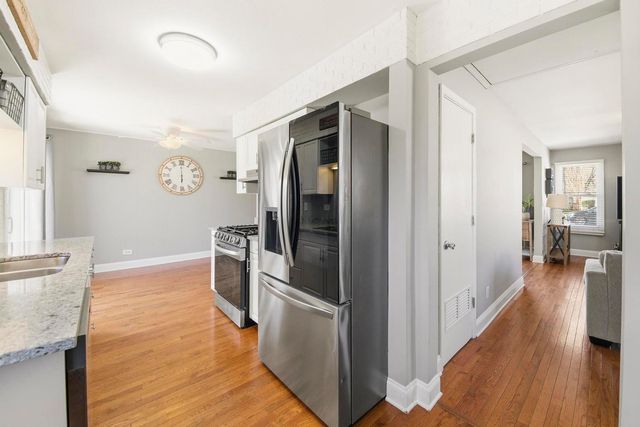 581 Charing Cross Road, Elk Grove Village, IL 60007