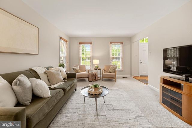 3110 WOODS COVE LN, Woodbridge, VA 22192
