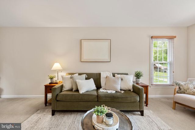 3110 WOODS COVE LN, Woodbridge, VA 22192