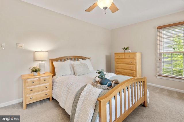 3110 WOODS COVE LN, Woodbridge, VA 22192
