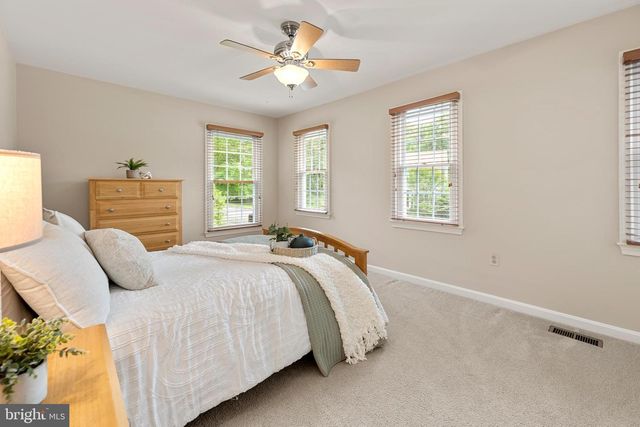3110 WOODS COVE LN, Woodbridge, VA 22192