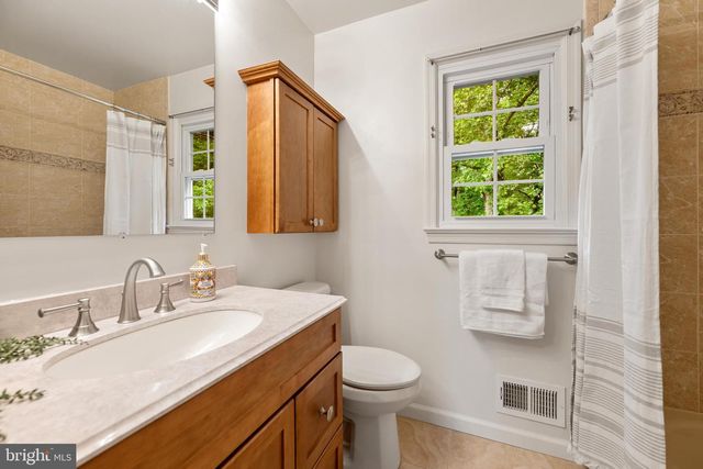 3110 WOODS COVE LN, Woodbridge, VA 22192