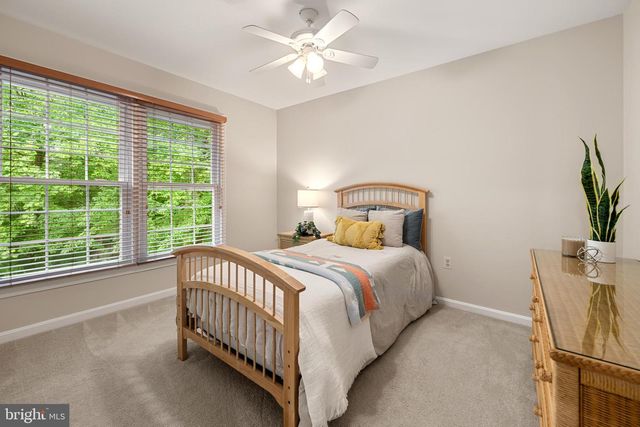 3110 WOODS COVE LN, Woodbridge, VA 22192