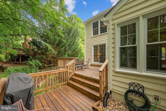 3110 WOODS COVE LN, Woodbridge, VA 22192