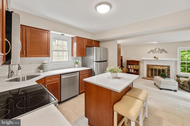 3110 WOODS COVE LN, Woodbridge, VA 22192