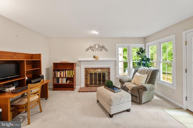 3110 WOODS COVE LN, Woodbridge, VA 22192