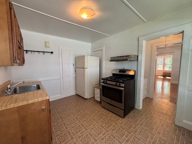33 Brington Rd 1, Brookline, MA 02445
