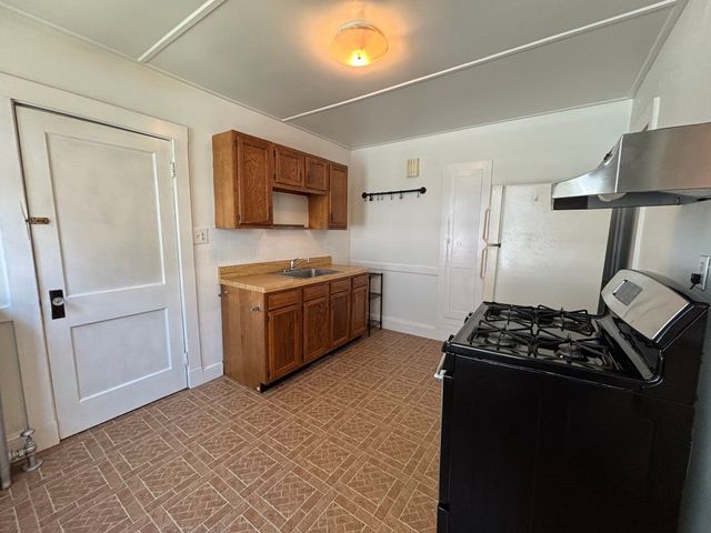 33 Brington Rd 1, Brookline, MA 02445