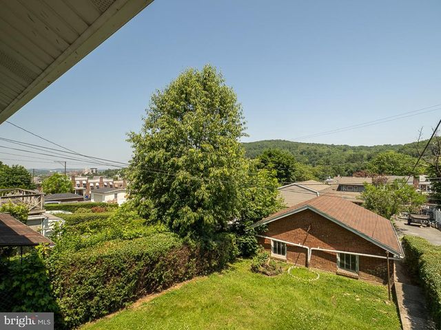 1947 FAIRVIEW AVENUE, Reading, PA 19606