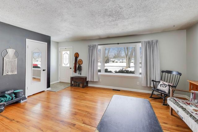 7517 Montana Street, Merrillville, IN 46410