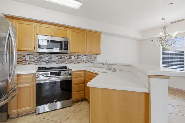 829 Grizzly Mesa Ct, Galt, CA 95632