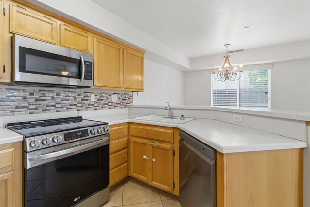 829 Grizzly Mesa Ct, Galt, CA 95632